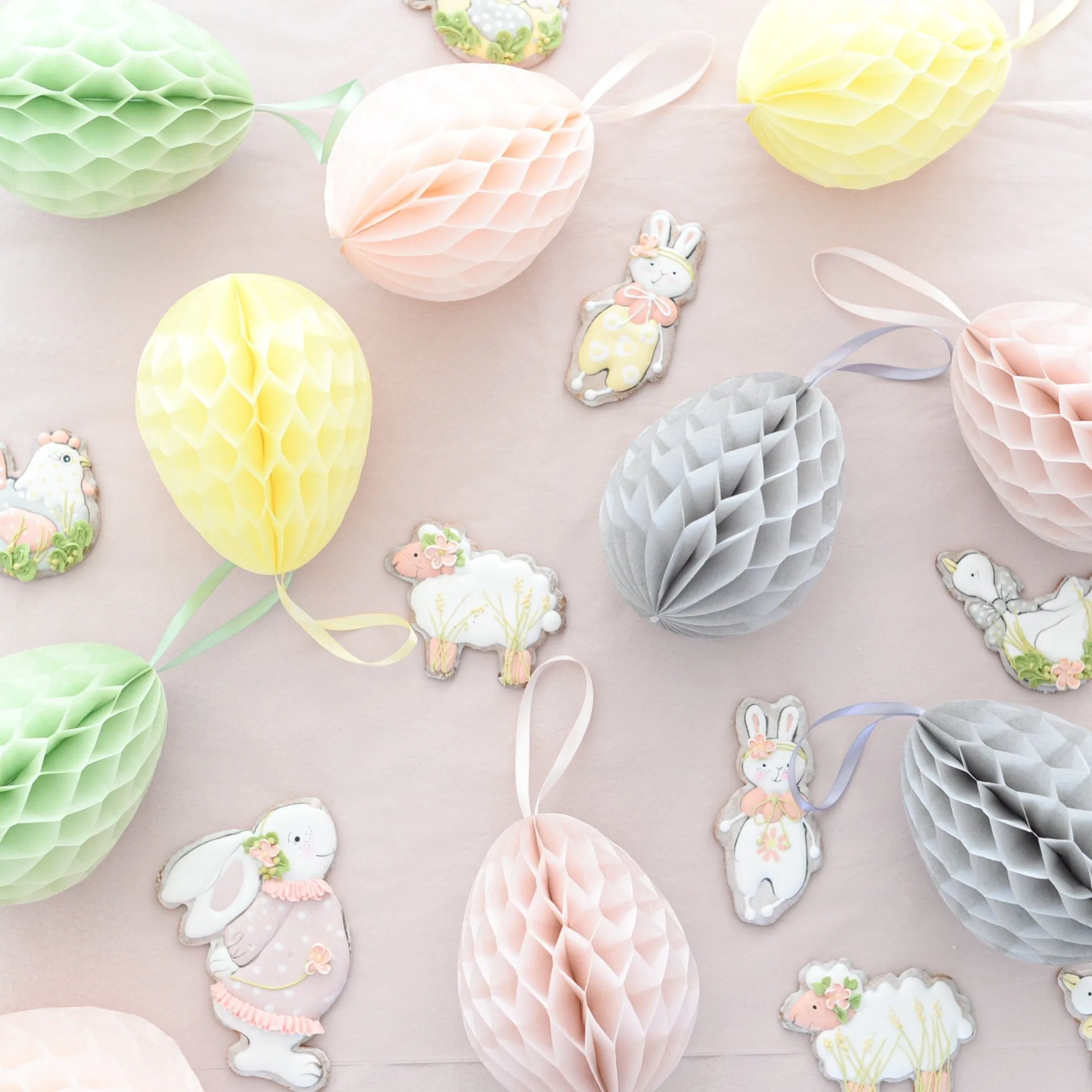 Easter Decoration - Honeycomb paper egg - 15cm