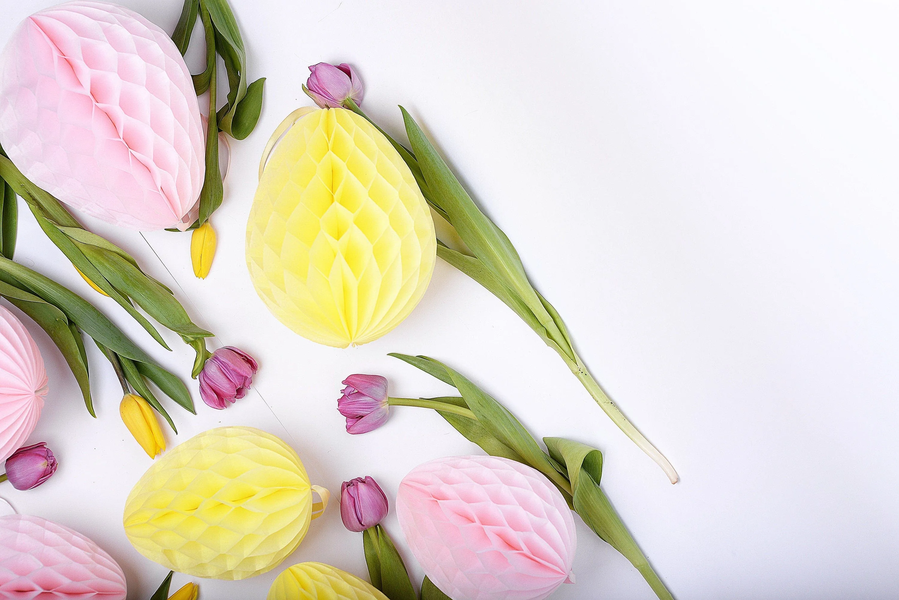 Easter Decoration - Honeycomb paper egg - 15cm