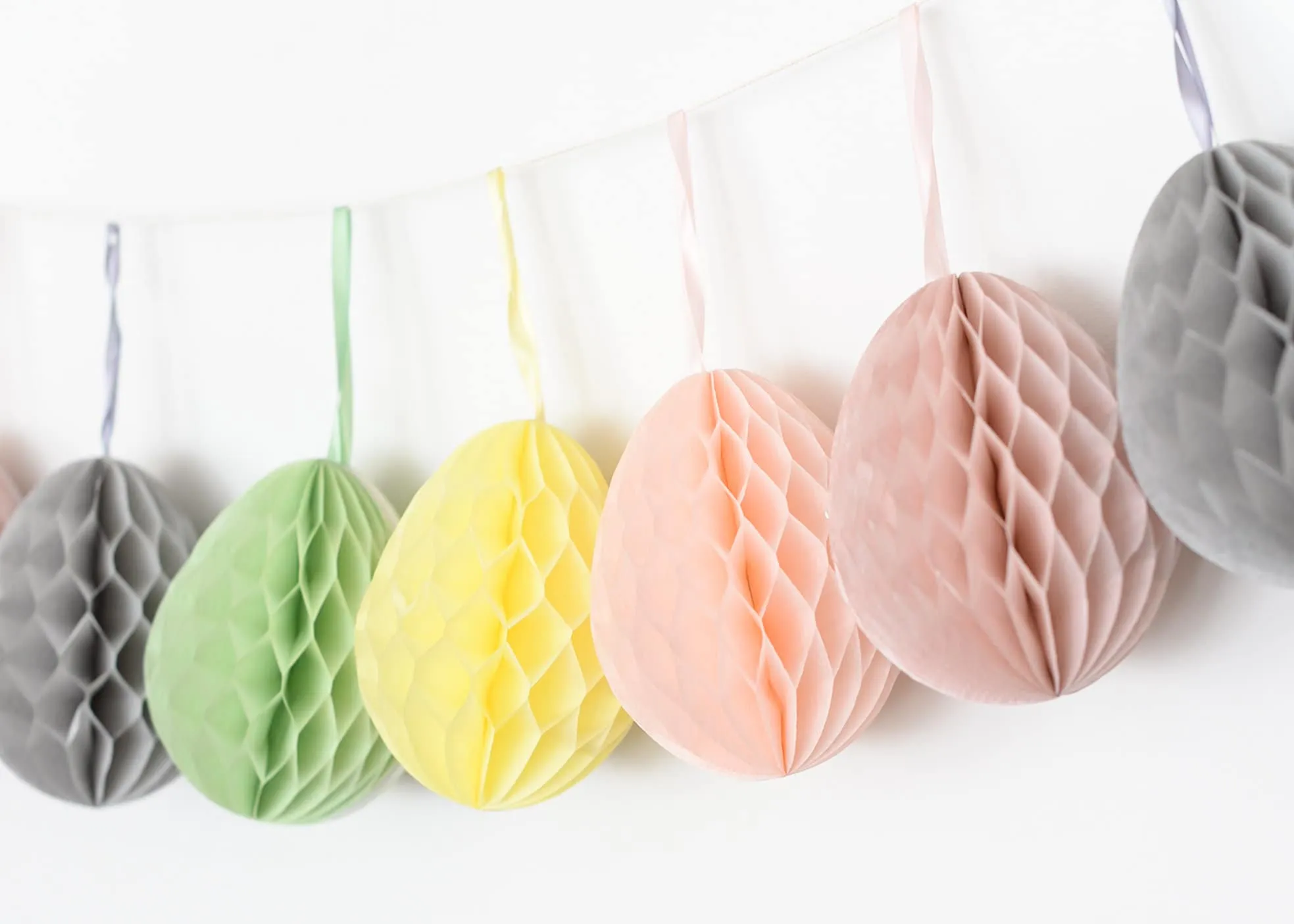 Easter Decoration - Honeycomb paper egg - 15cm